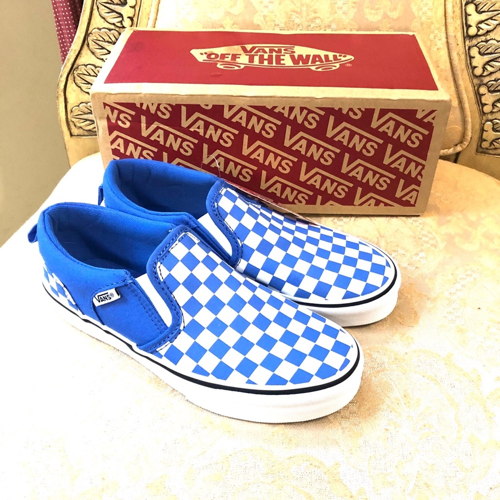 Boys Vans Size 4 Brand New